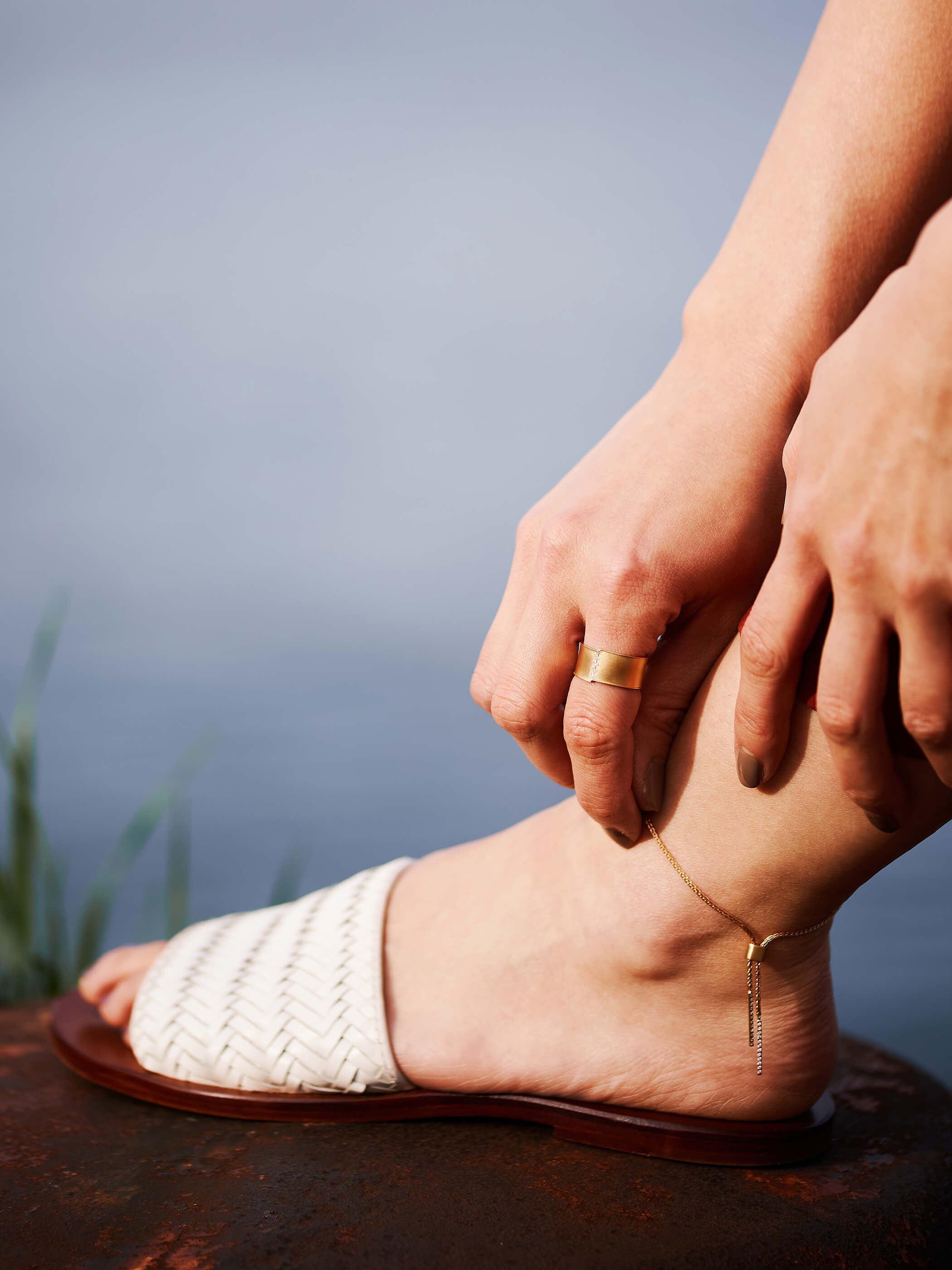 チェーンだけで24cmあるのでアンクレットとしてもお使いいただけます