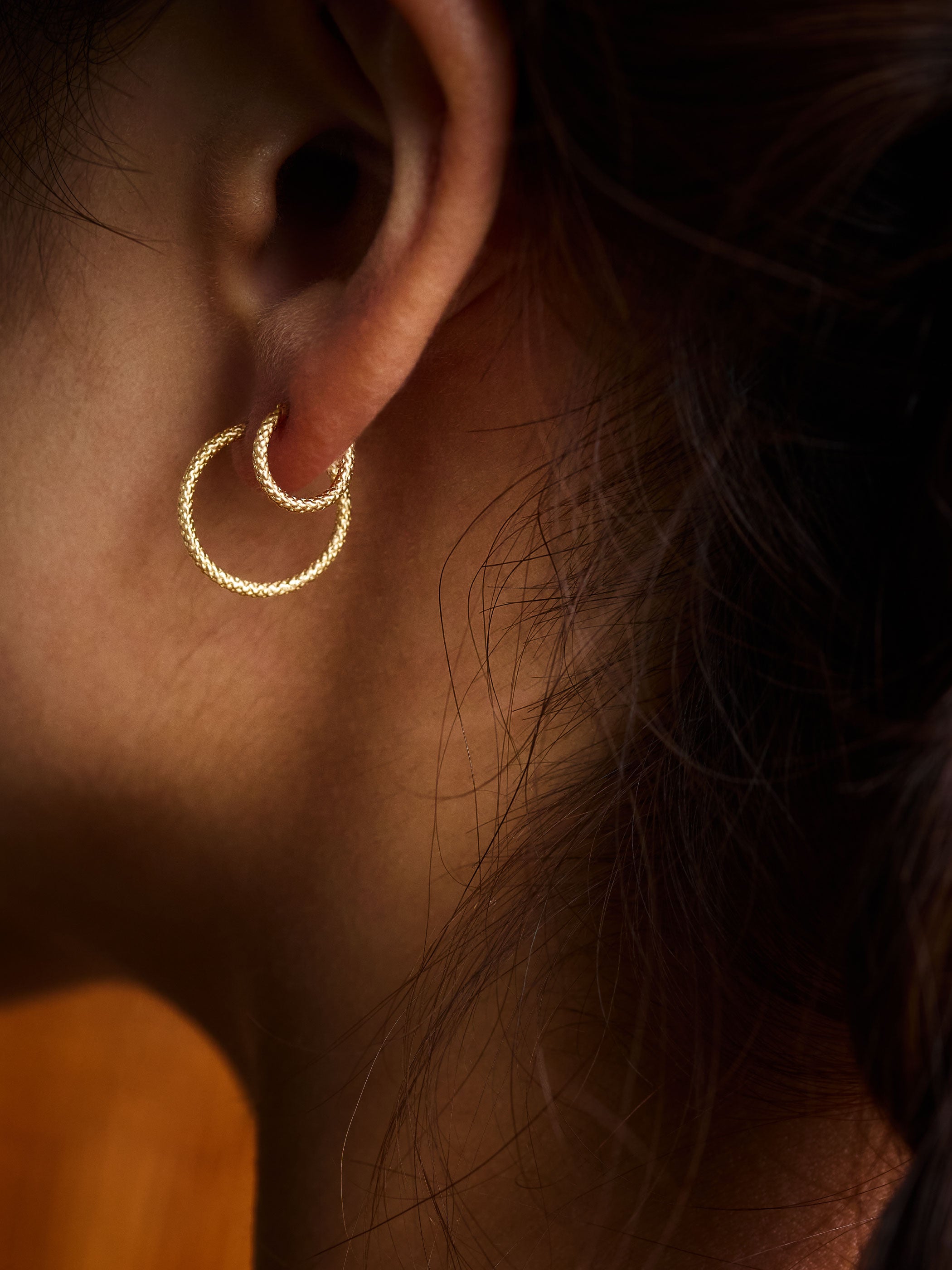 ピアスホールが2つ空いている方は、サイズ違いで身に着けても