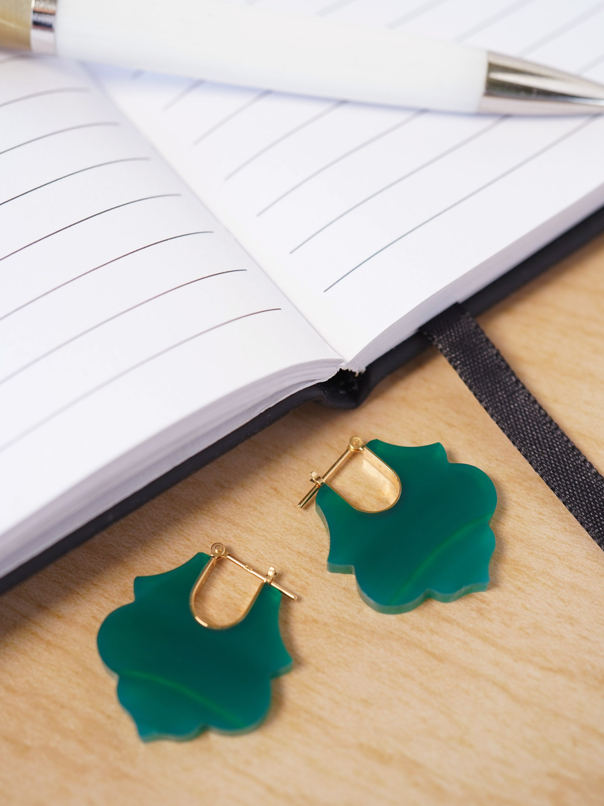 CREST / Pierced Earrings / Lotus / Green Agate