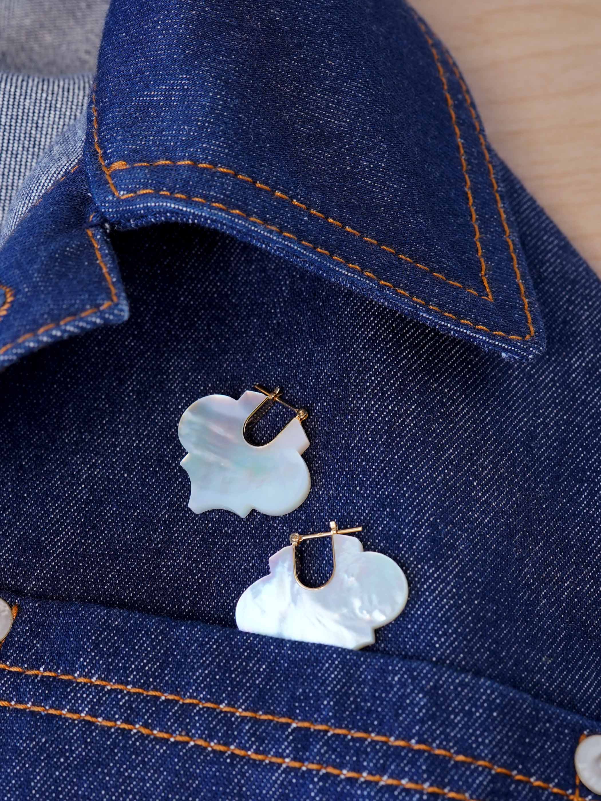 CREST / Pierced Earrings / Arabesque / White Mother of Pearl