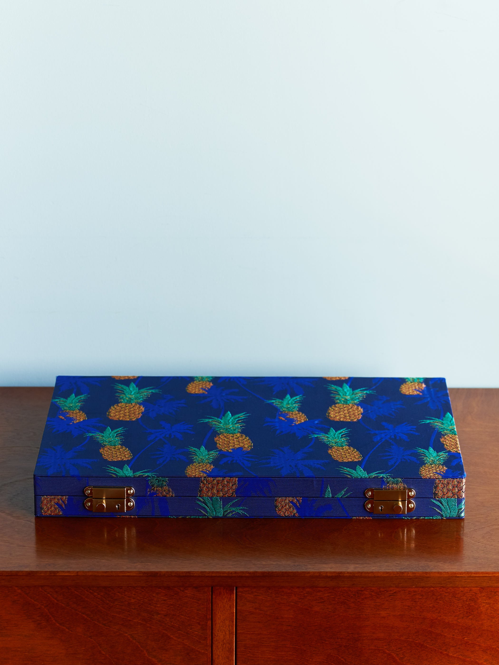 Pineapple Navy / 光の当たる角度やご利用のモニター画面により実際の商品と多少見え方が異なる場合がございます