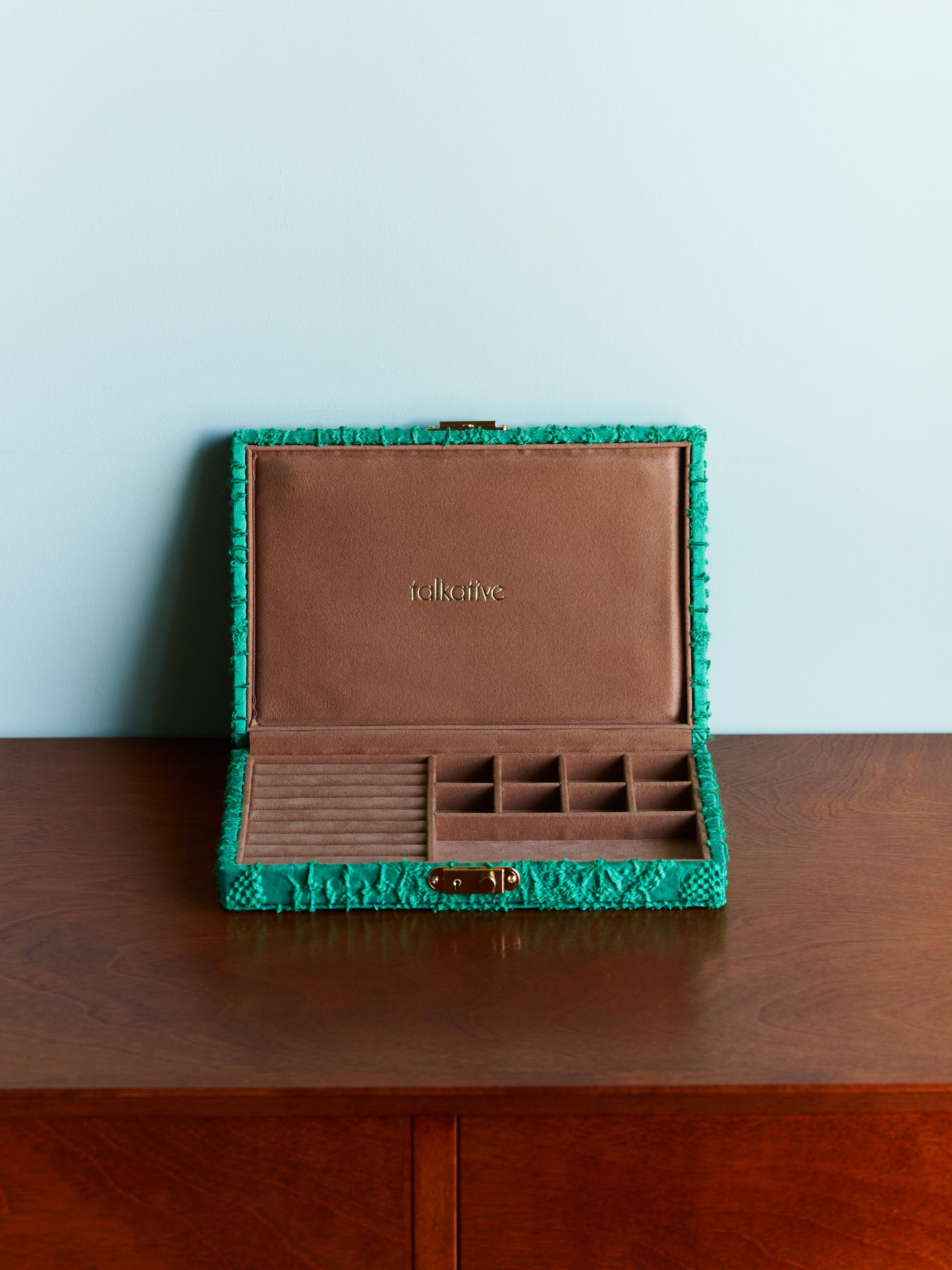 Crepe Green / 光の当たる角度やご利用のモニター画面により実際の商品と多少見え方が異なる場合がございます