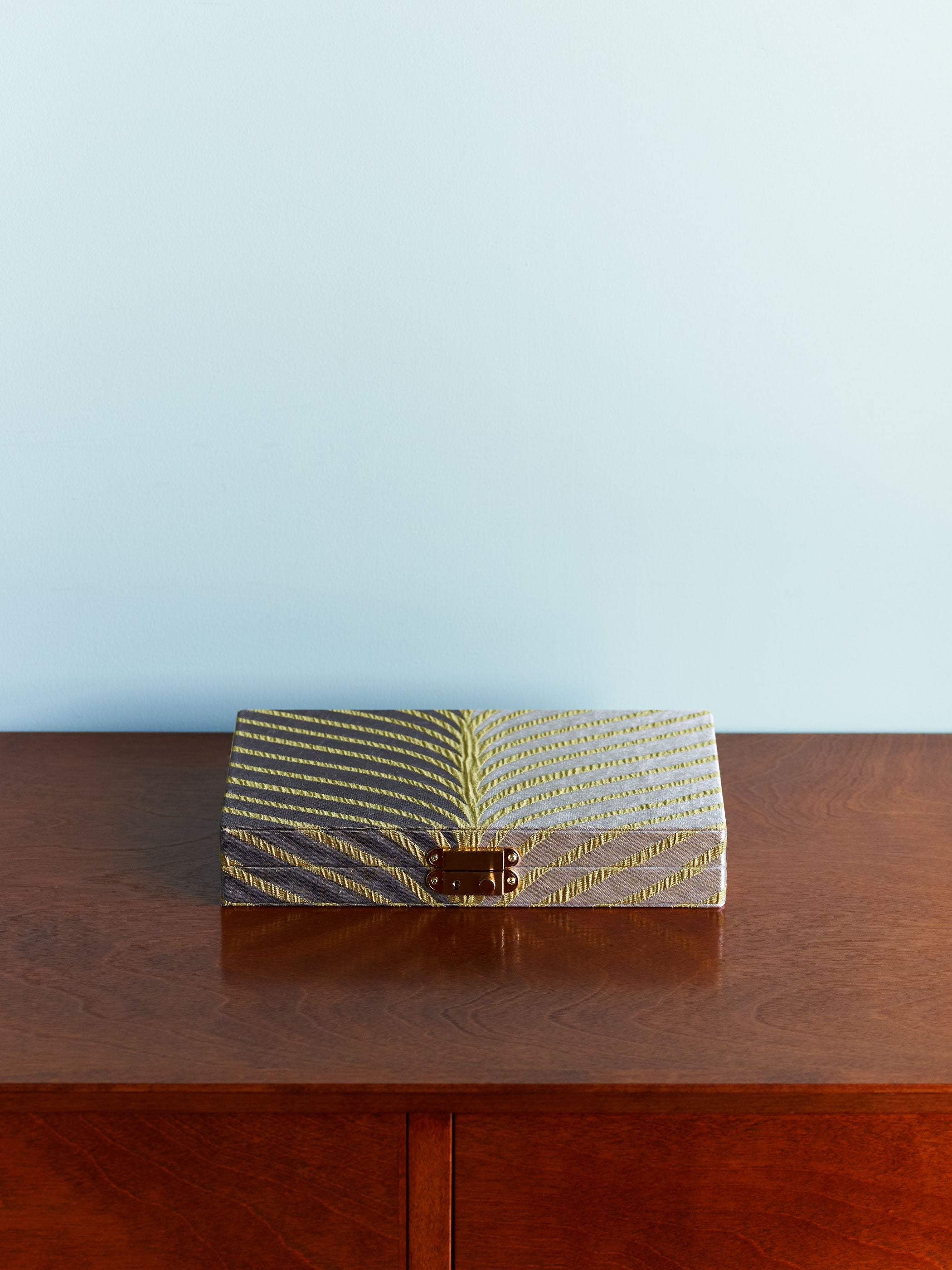 Feather Yellow / 光の当たる角度やご利用のモニター画面により実際の商品と多少見え方が異なる場合がございます