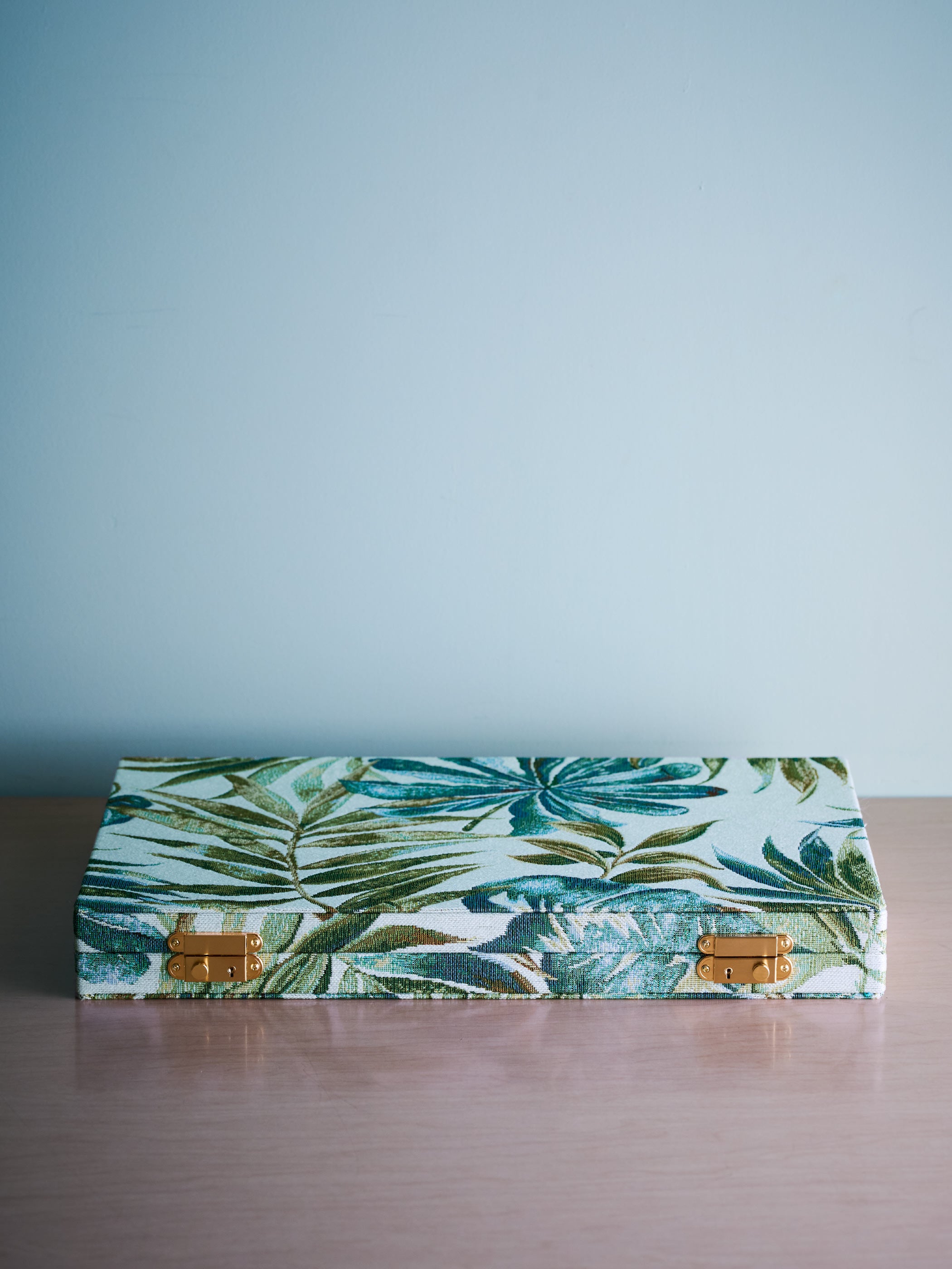 Botanical White / 光の当たる角度やご利用のモニター画面により実際の商品と多少見え方が異なる場合がございます