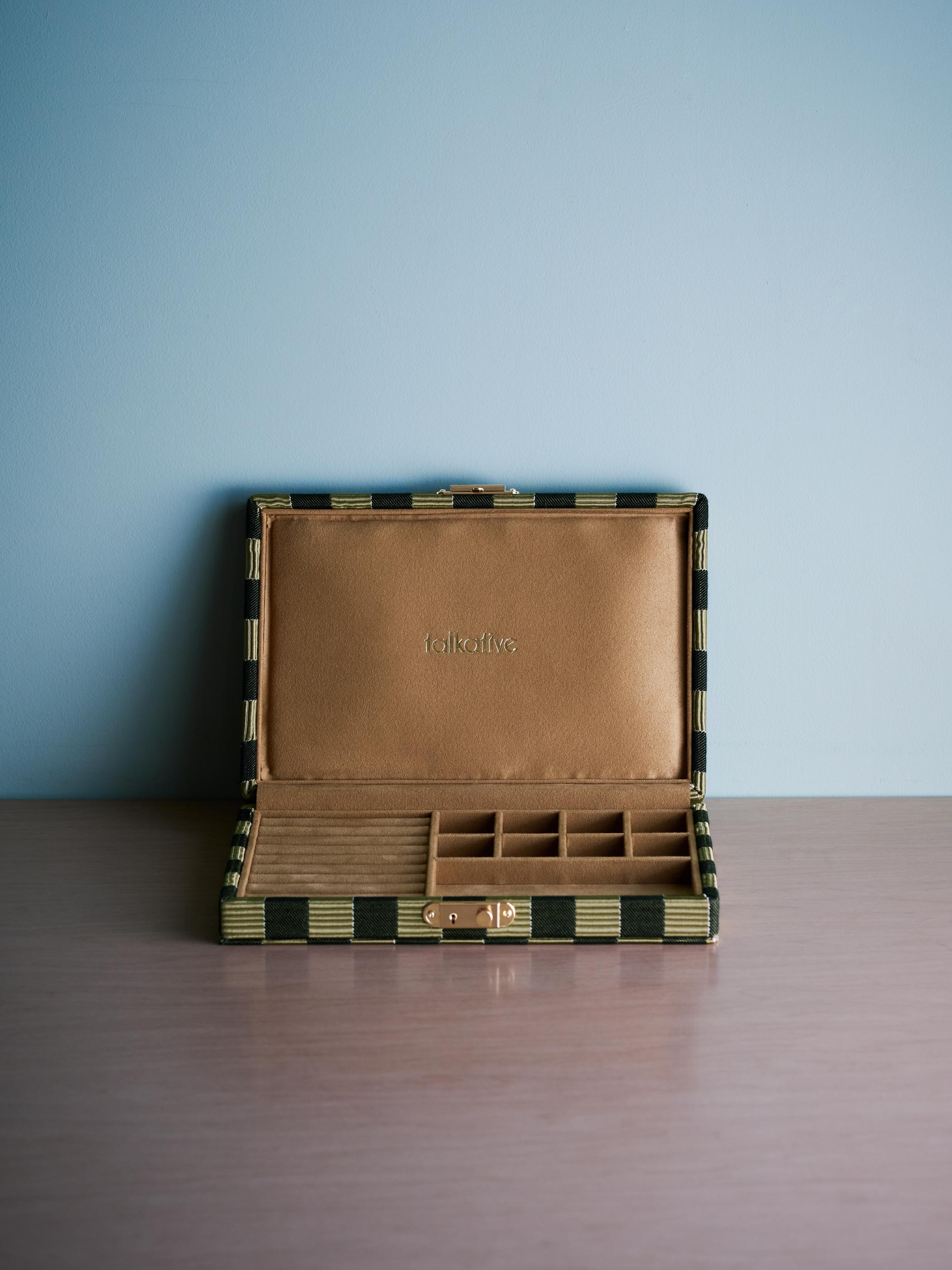 Stripe Black / 光の当たる角度やご利用のモニター画面により実際の商品と多少見え方が異なる場合がございます