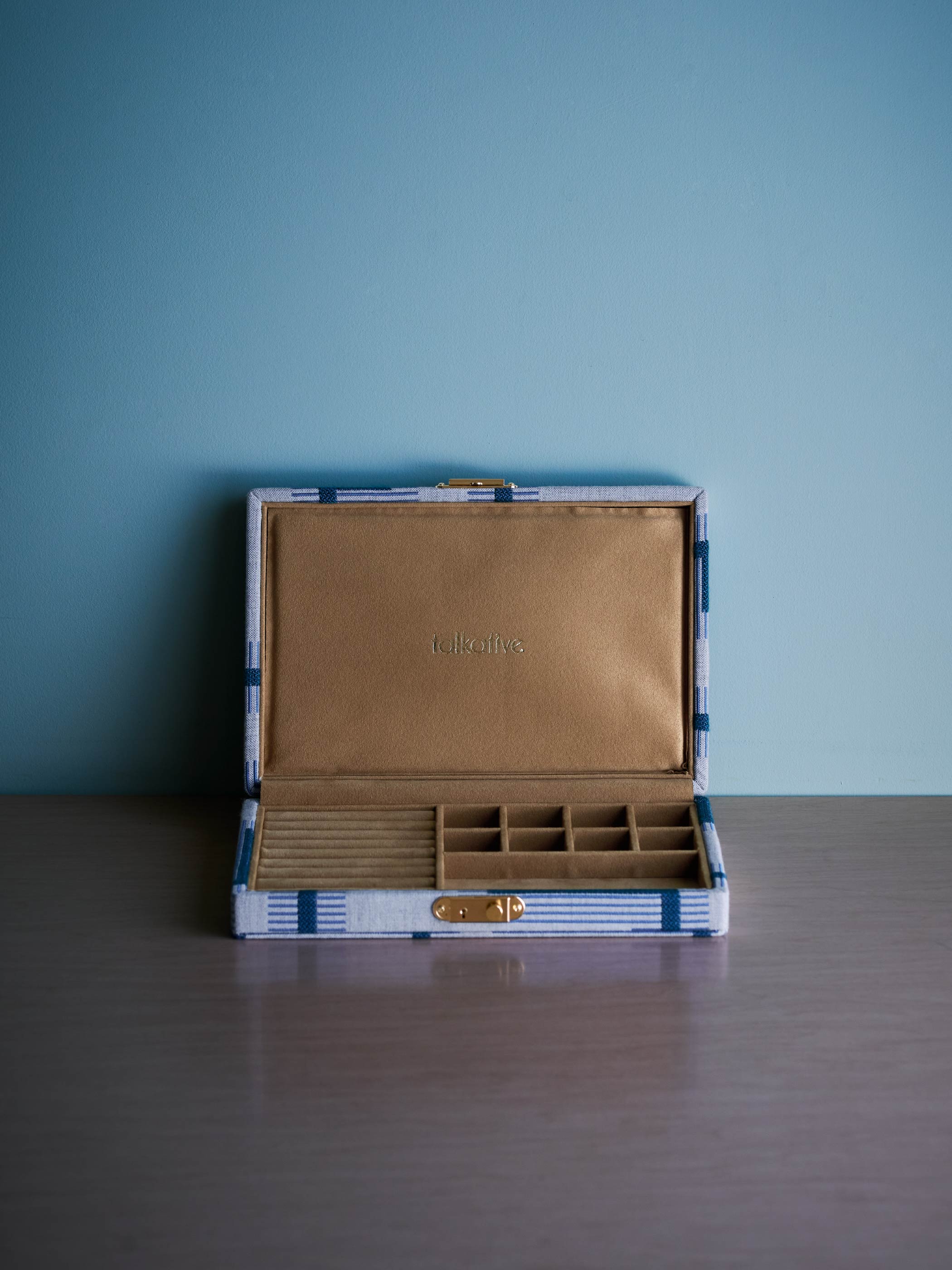 Mid-Century Blue / 光の当たる角度やご利用のモニター画面により実際の商品と多少見え方が異なる場合がございます