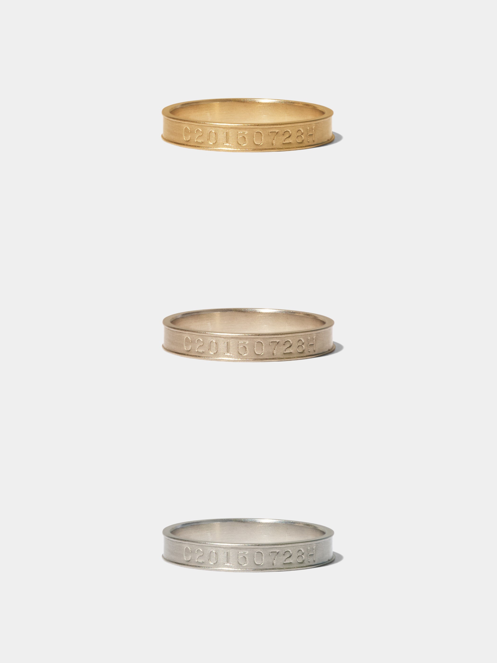 上からK18YG、K18CG(Champagne Gold)、Platinum