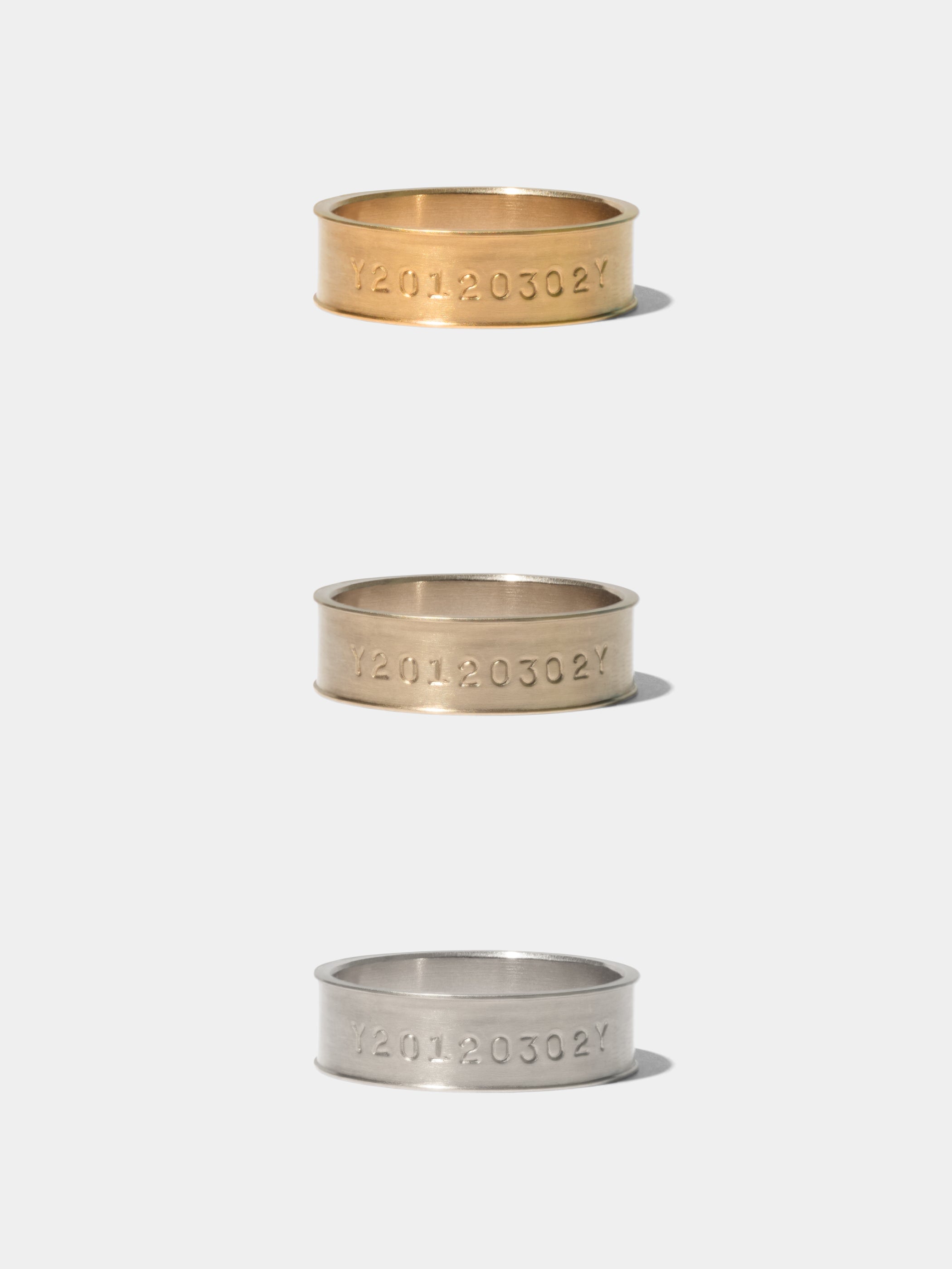 上からK18YG、K18CG(Champagne Gold)、Platinum