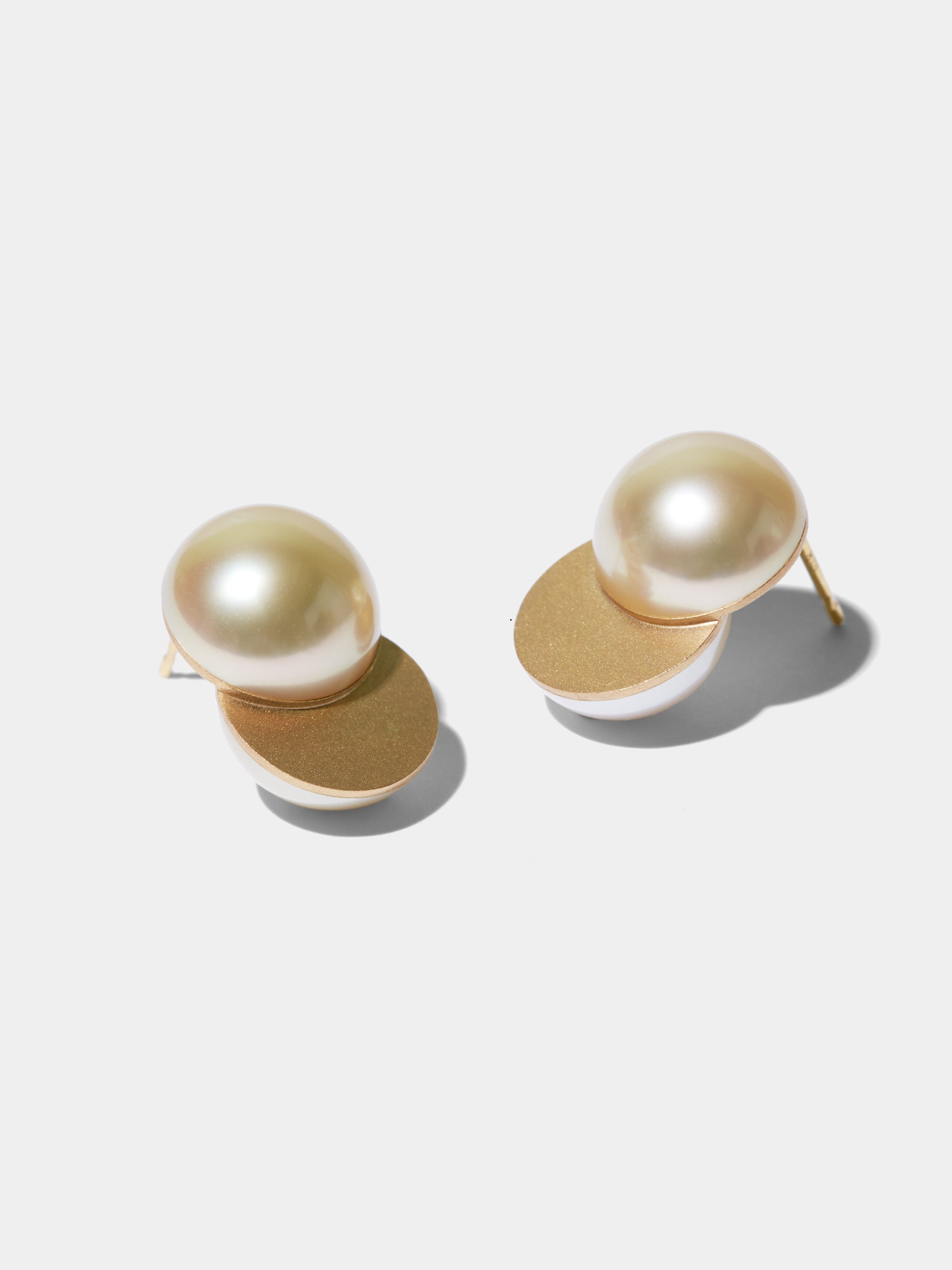DIVIDE / Pierced Earrings / Slide Face / South Sea Pearl Gold
