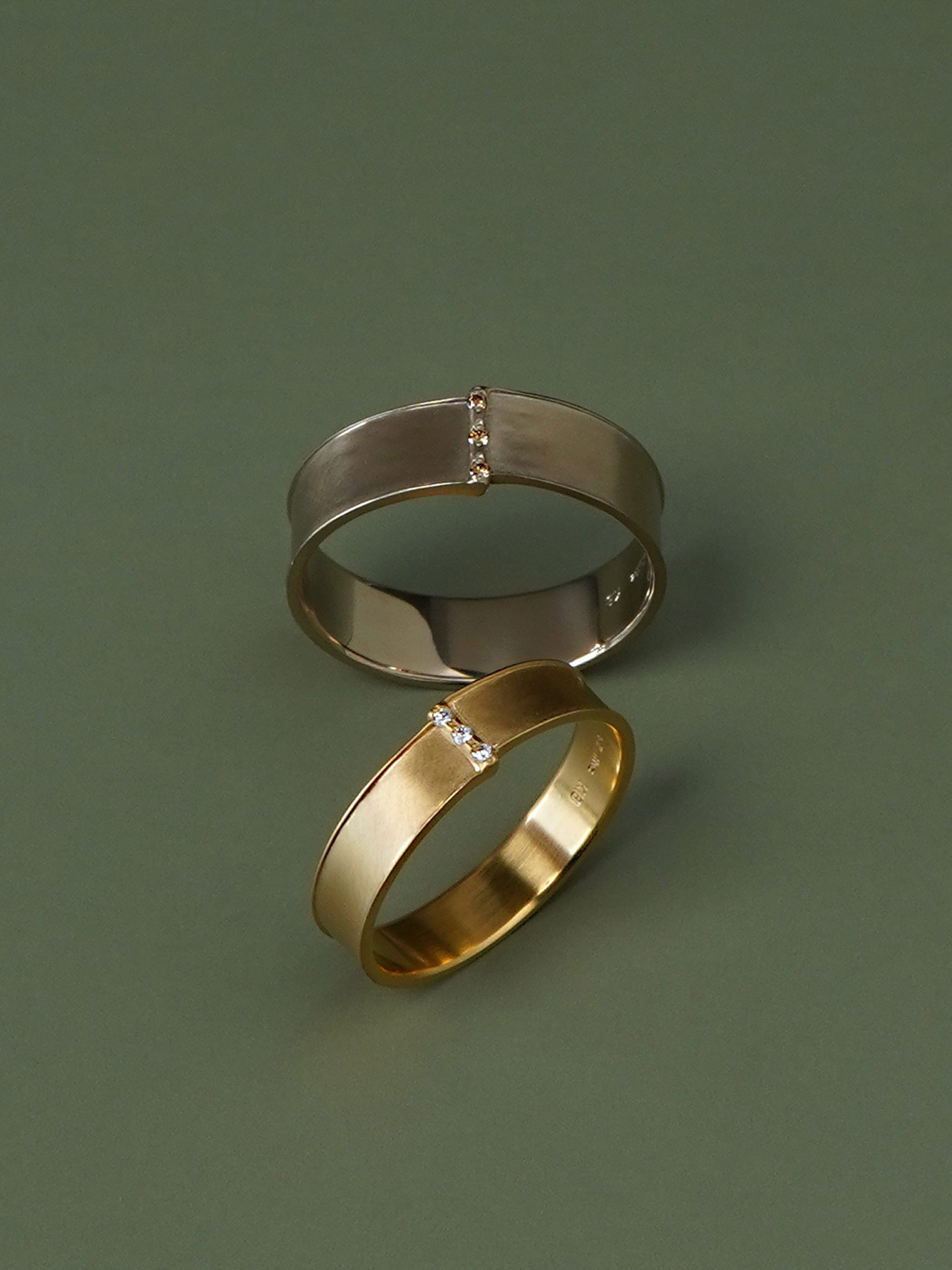 上がブラウンダイヤモンド、下がホワイトダイヤモンドをセットしています