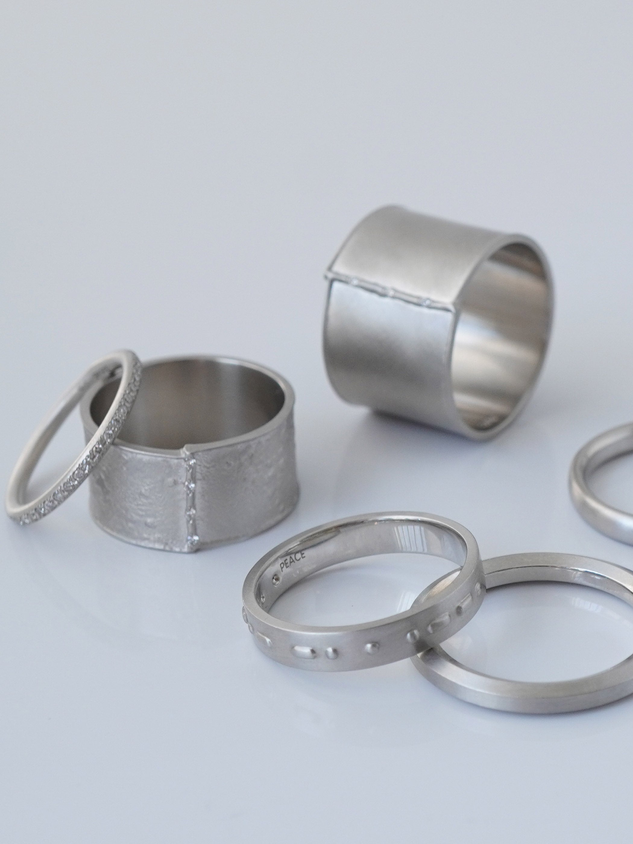 Platinum / 品のある輝きと落ち着いた色味が知的な印象です