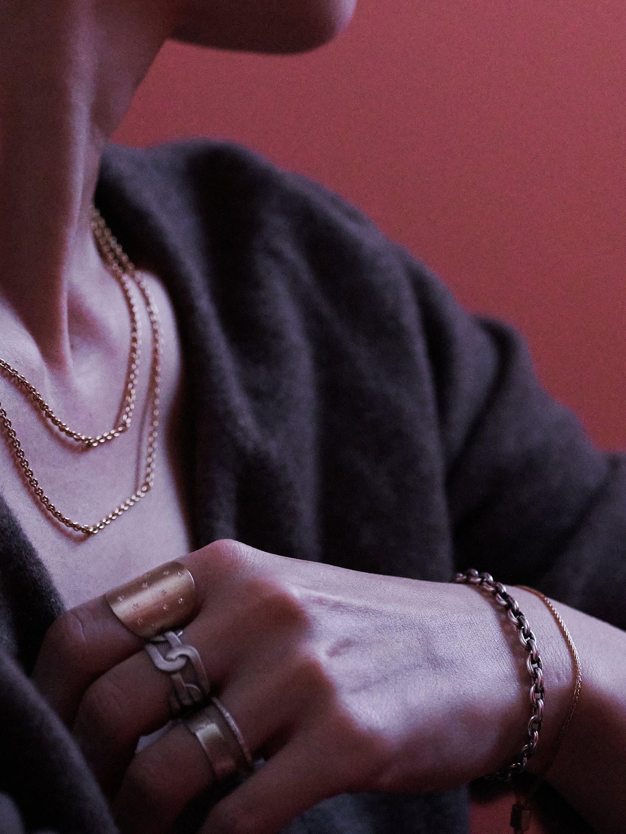 バングルとの重ねづけにも。