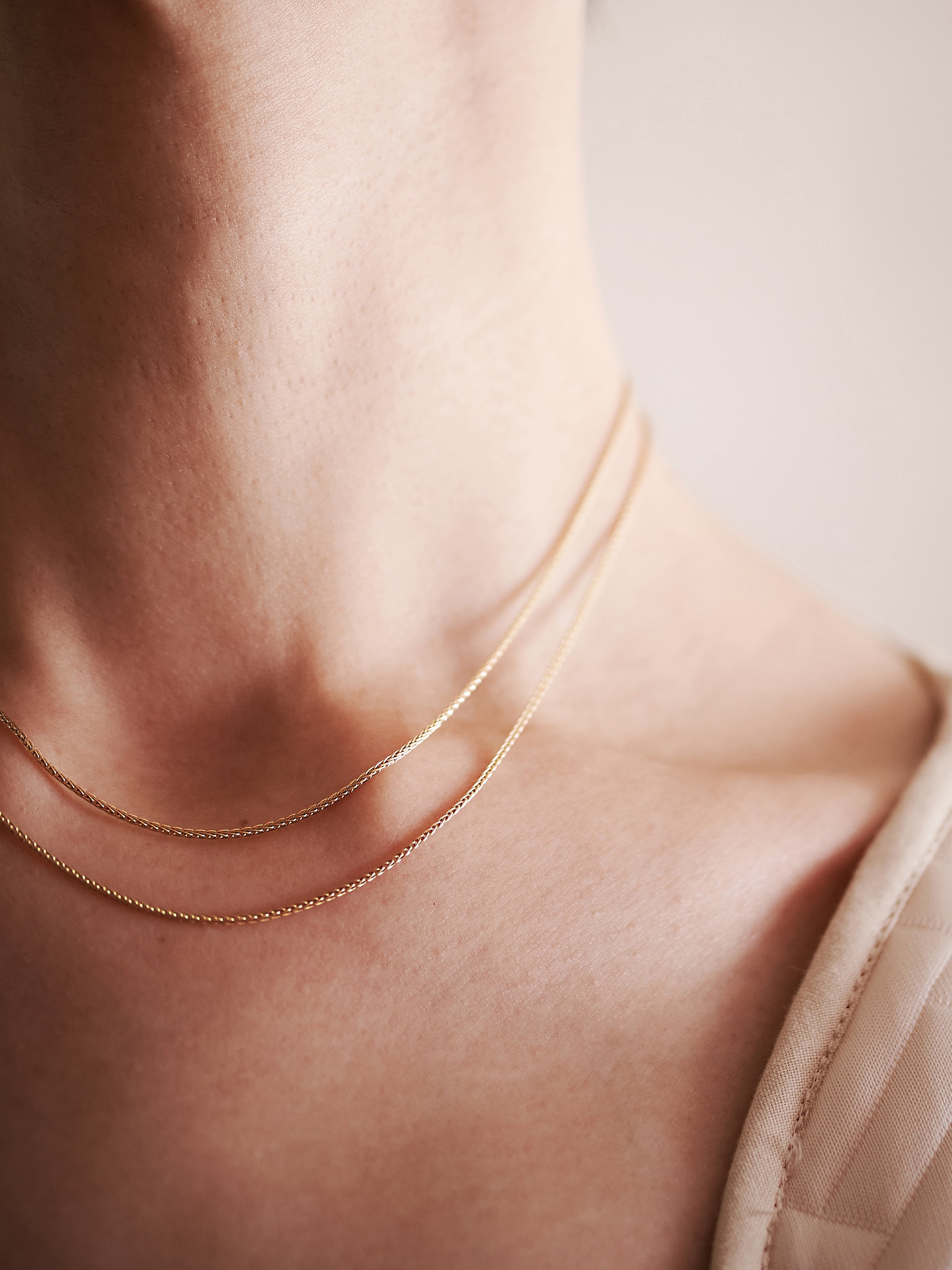 身に着け方は自由自在。ネックレスはチェーンの長さを活かして思い思いのスタイルをお楽しみいただけます。