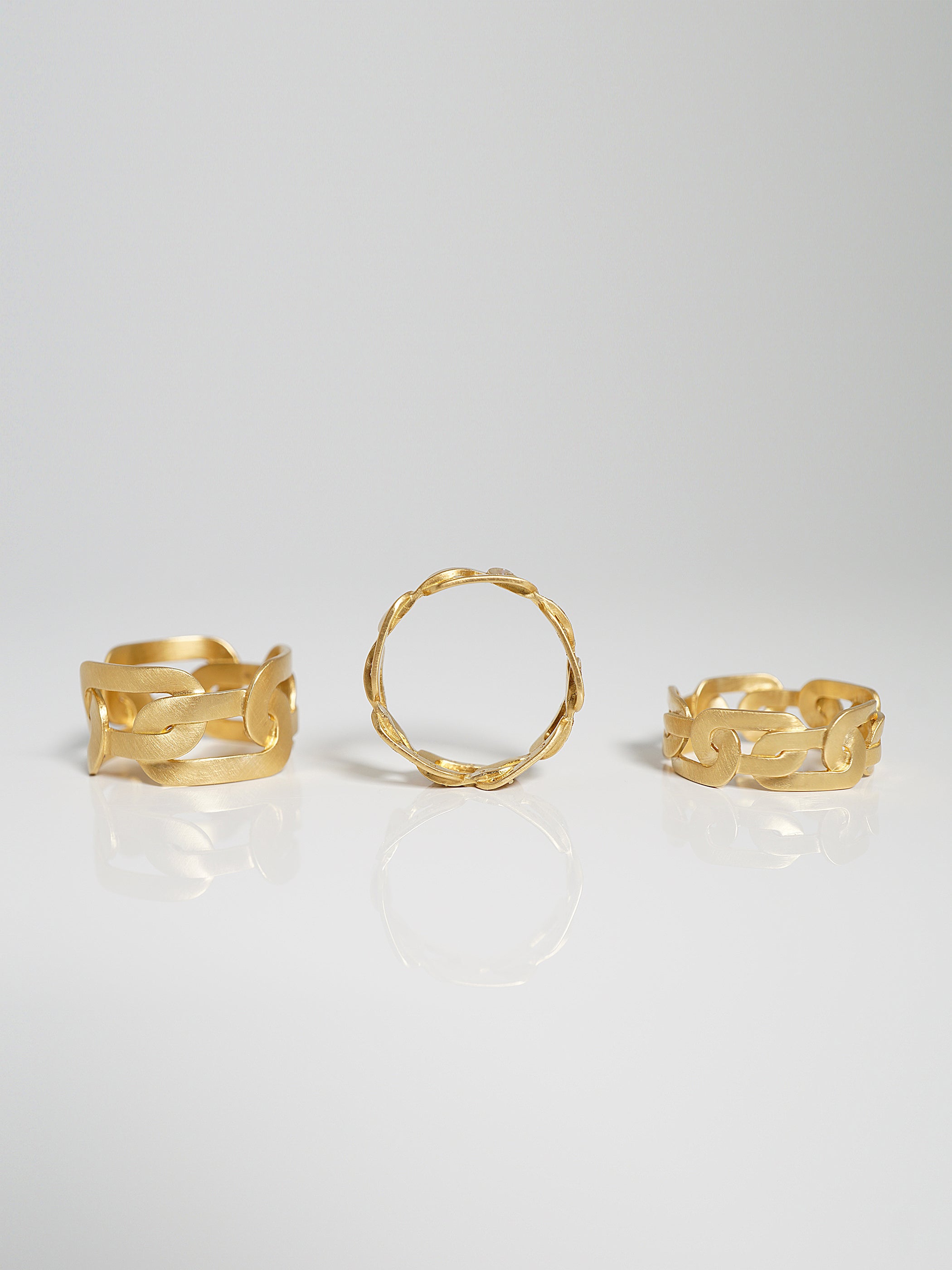 左: 11.0MM(ダイヤモンドなし)タイプ / 右: 7.0MM(ダイヤモンドなし)タイプ