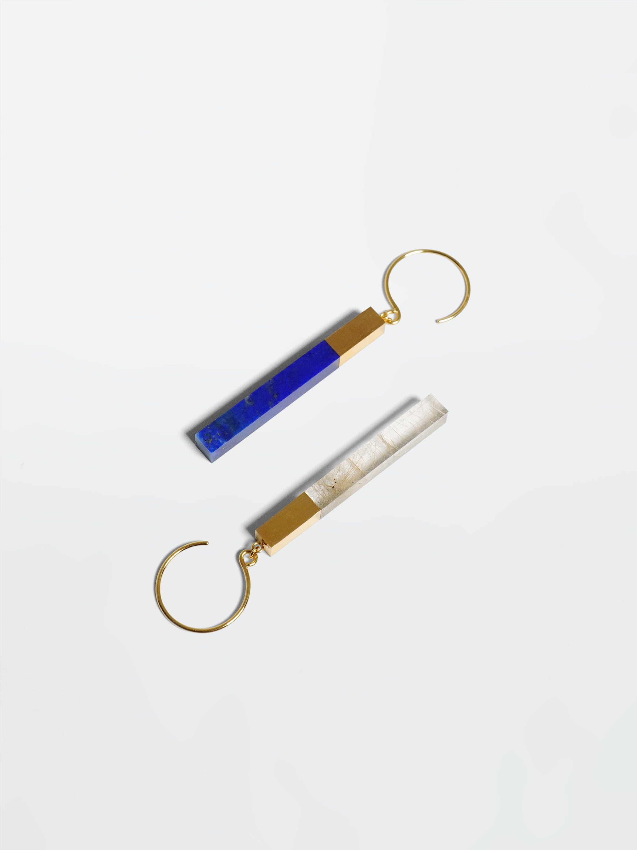 左: hook L Lapis Lazuli 右: hook L Rutile Quartz