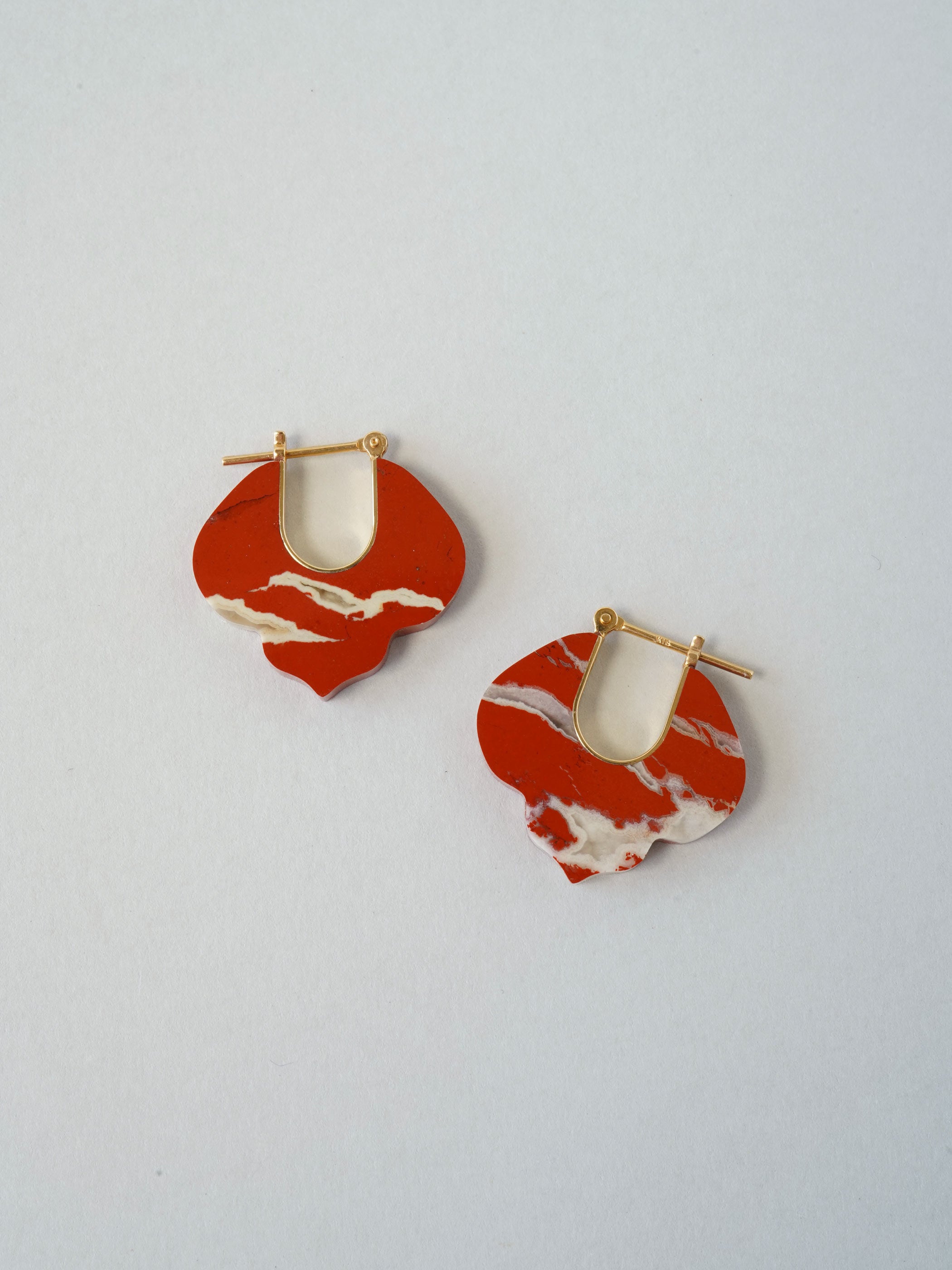 CREST / Pierced Earrings / Lily / Red Jasper