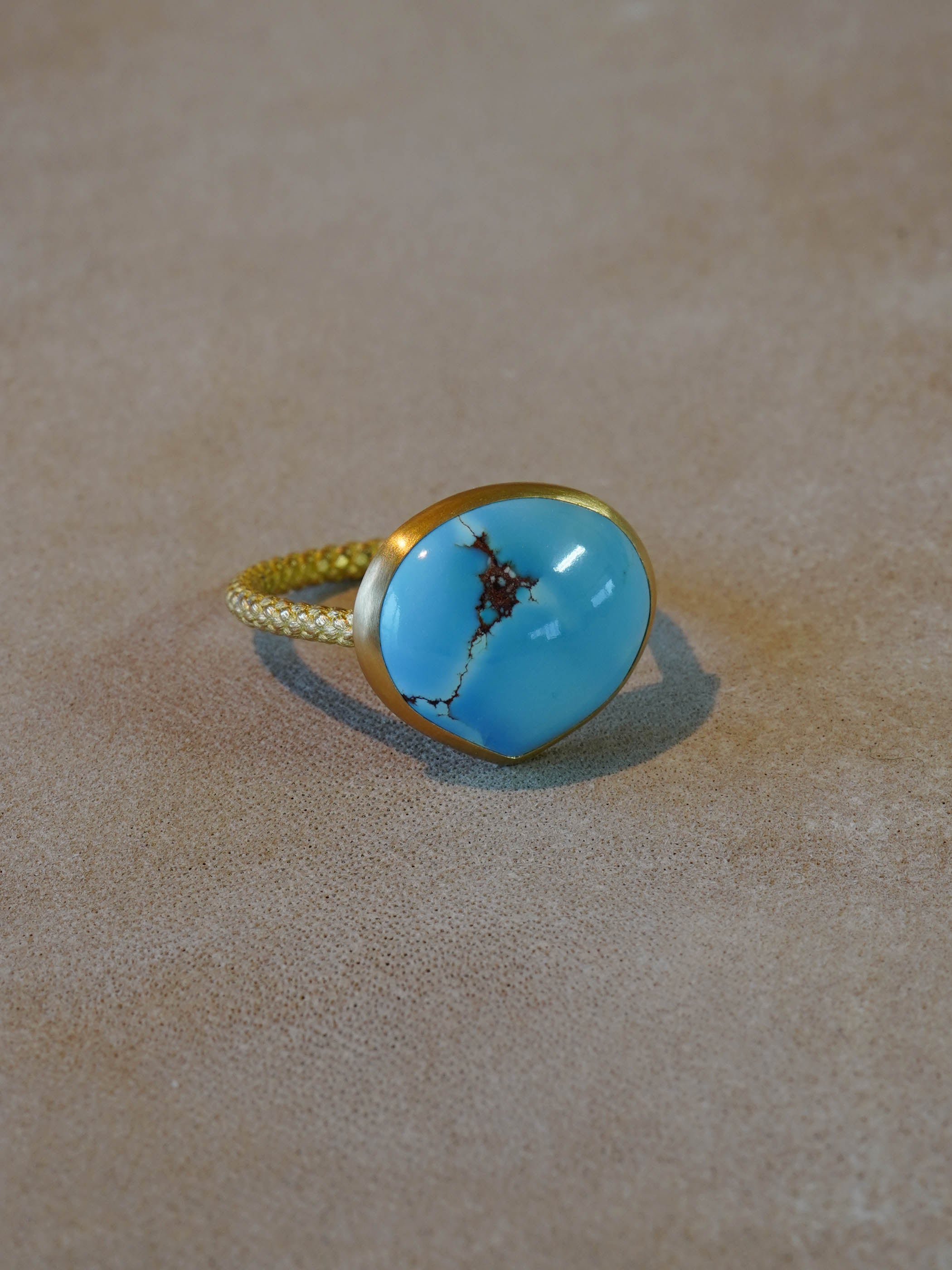 程よい網目模様がポイントになった大人が似合うターコイス / 画像はできるだけ実物に近くなるよう撮影しておりますが、ご利用のモニター画面により実際の商品と多少見え方が異なる場合がございます