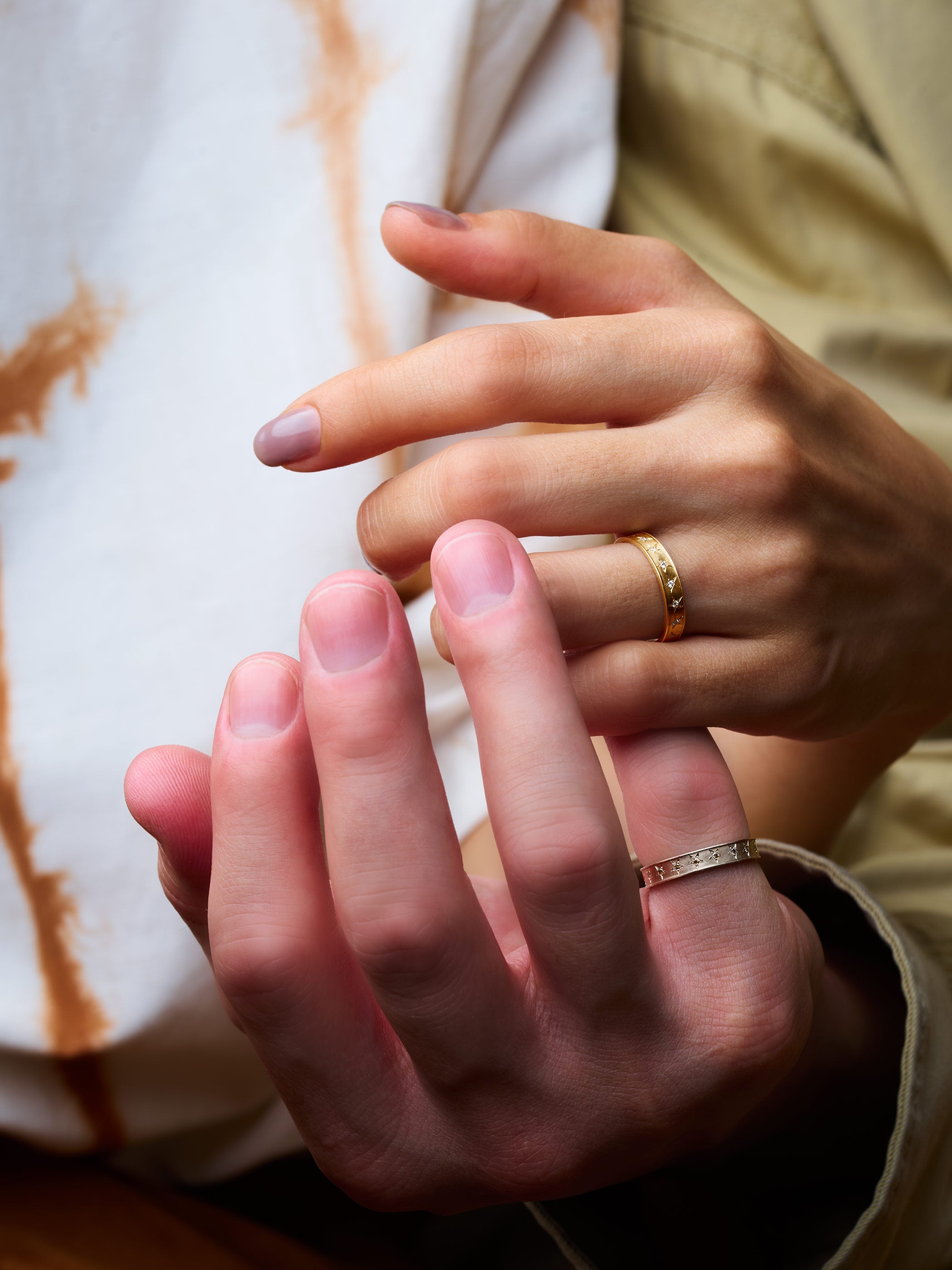 ペアリングやマリッジリングとしてもお愉しみいただけます ＊上女性：K18YG、下男性：K18CGを着用