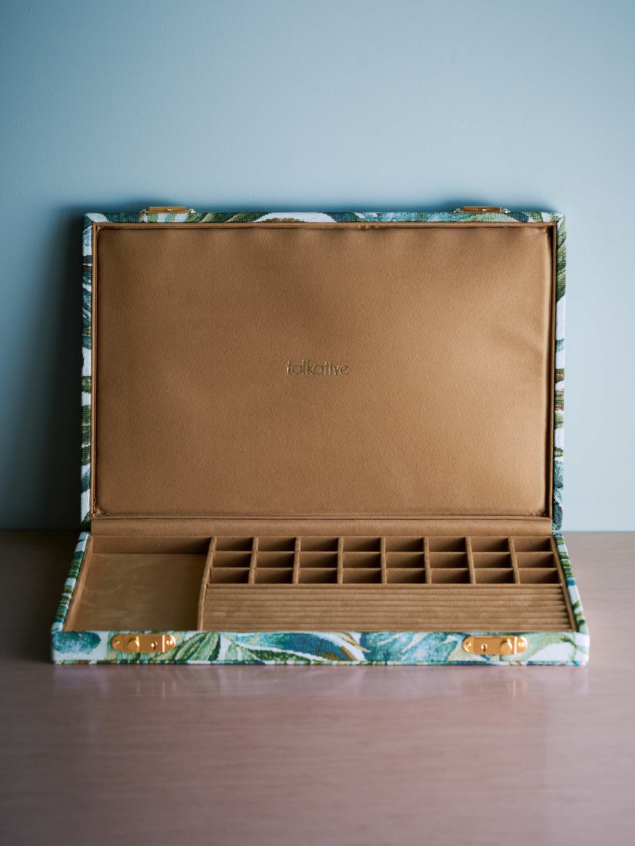 Botanical White / 光の当たる角度やご利用のモニター画面により実際の商品と多少見え方が異なる場合がございます