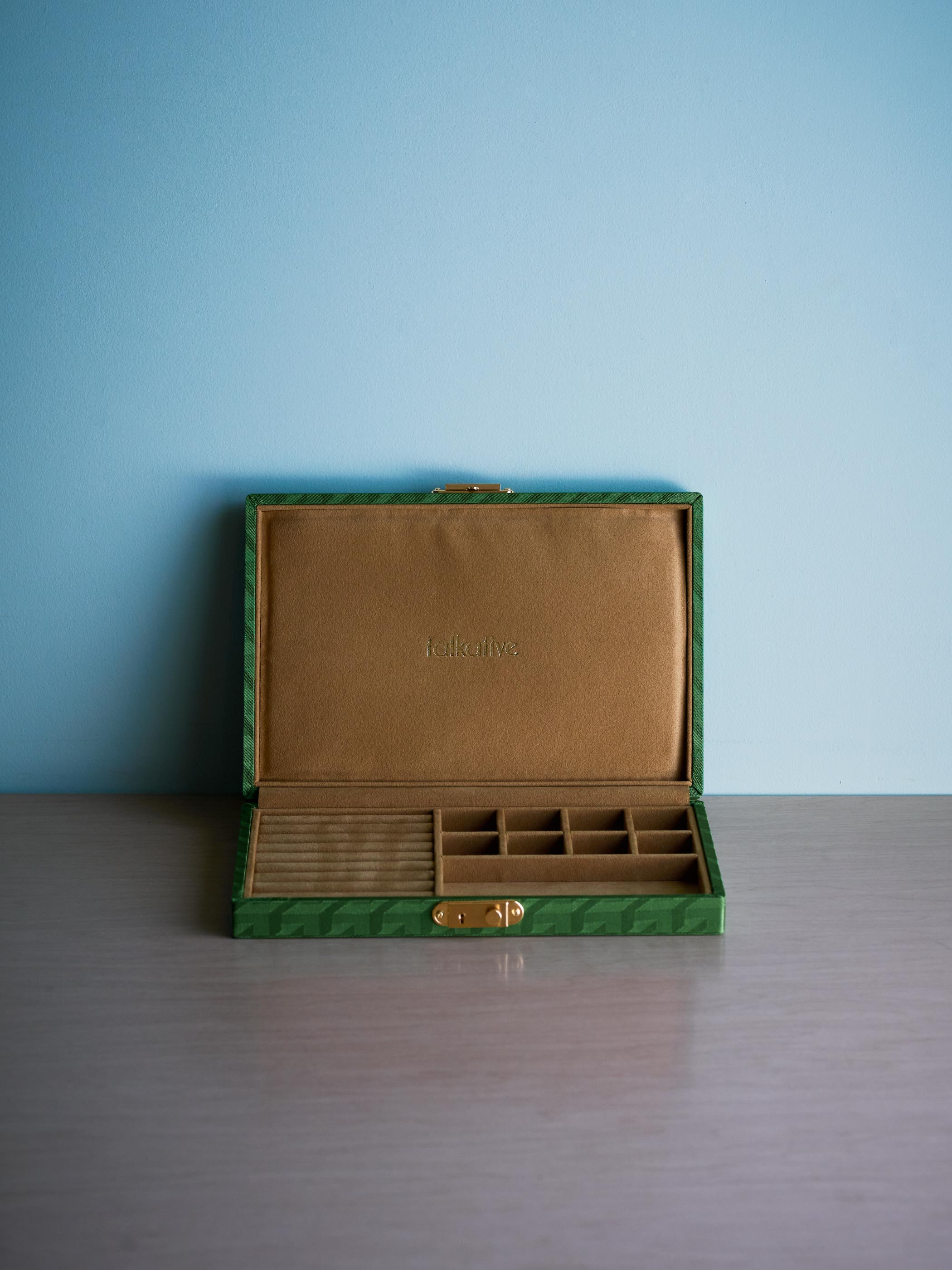 Architectural Green / 光の当たる角度やご利用のモニター画面により実際の商品と多少見え方が異なる場合がございます