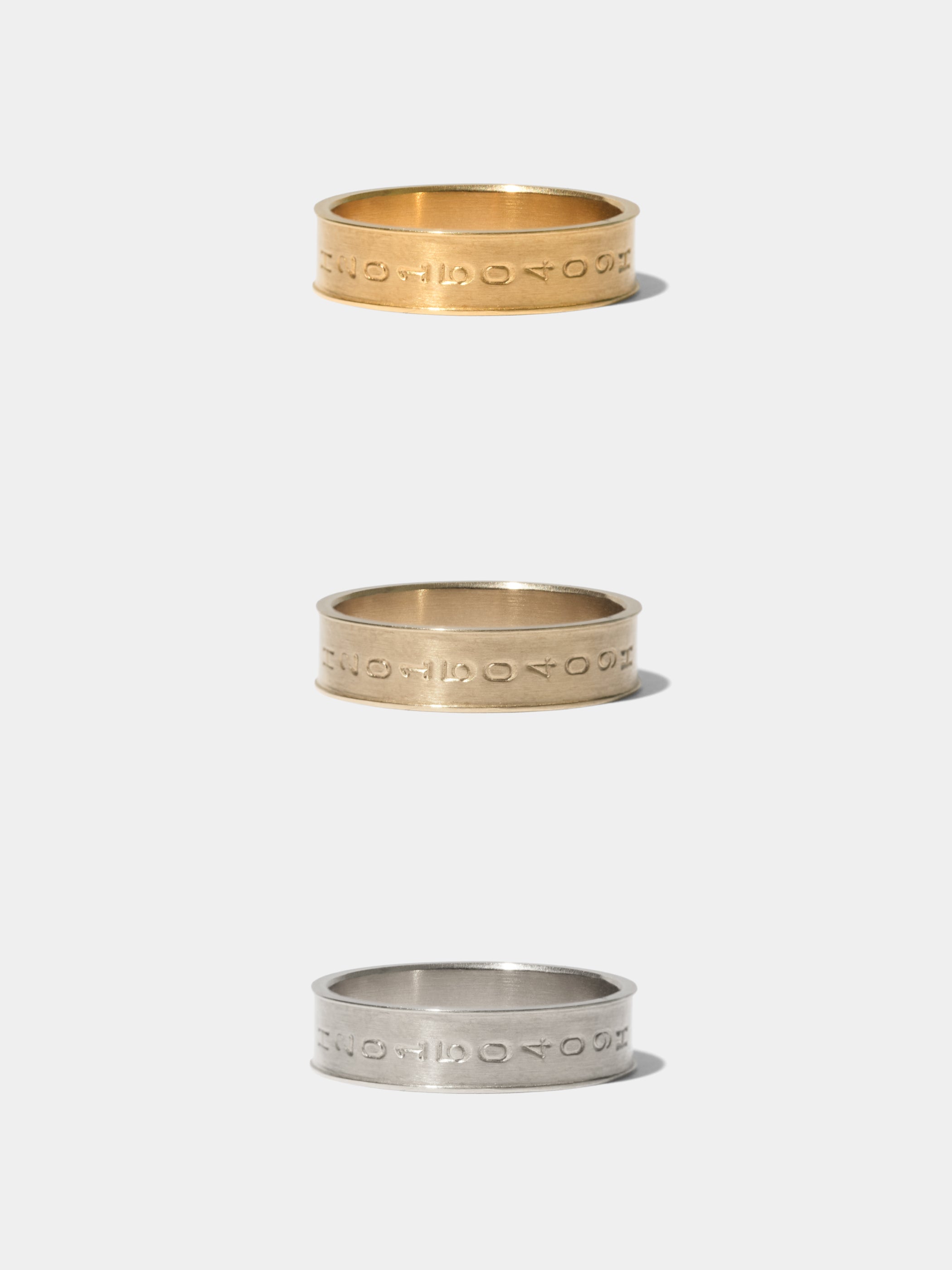 上からK18YG、K18CG(Champagne Gold)、Platinum