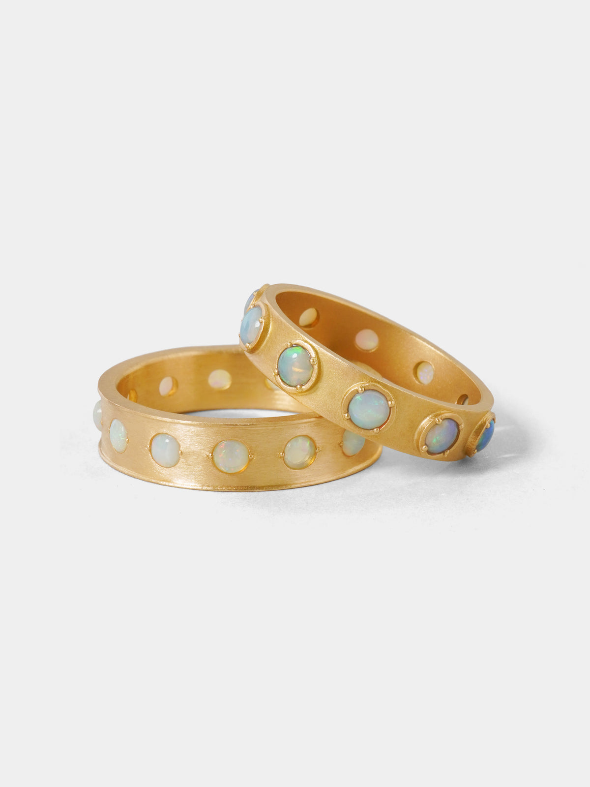 左：DOT LINE / Ring / Opal 右：NEON / Ring / Opal