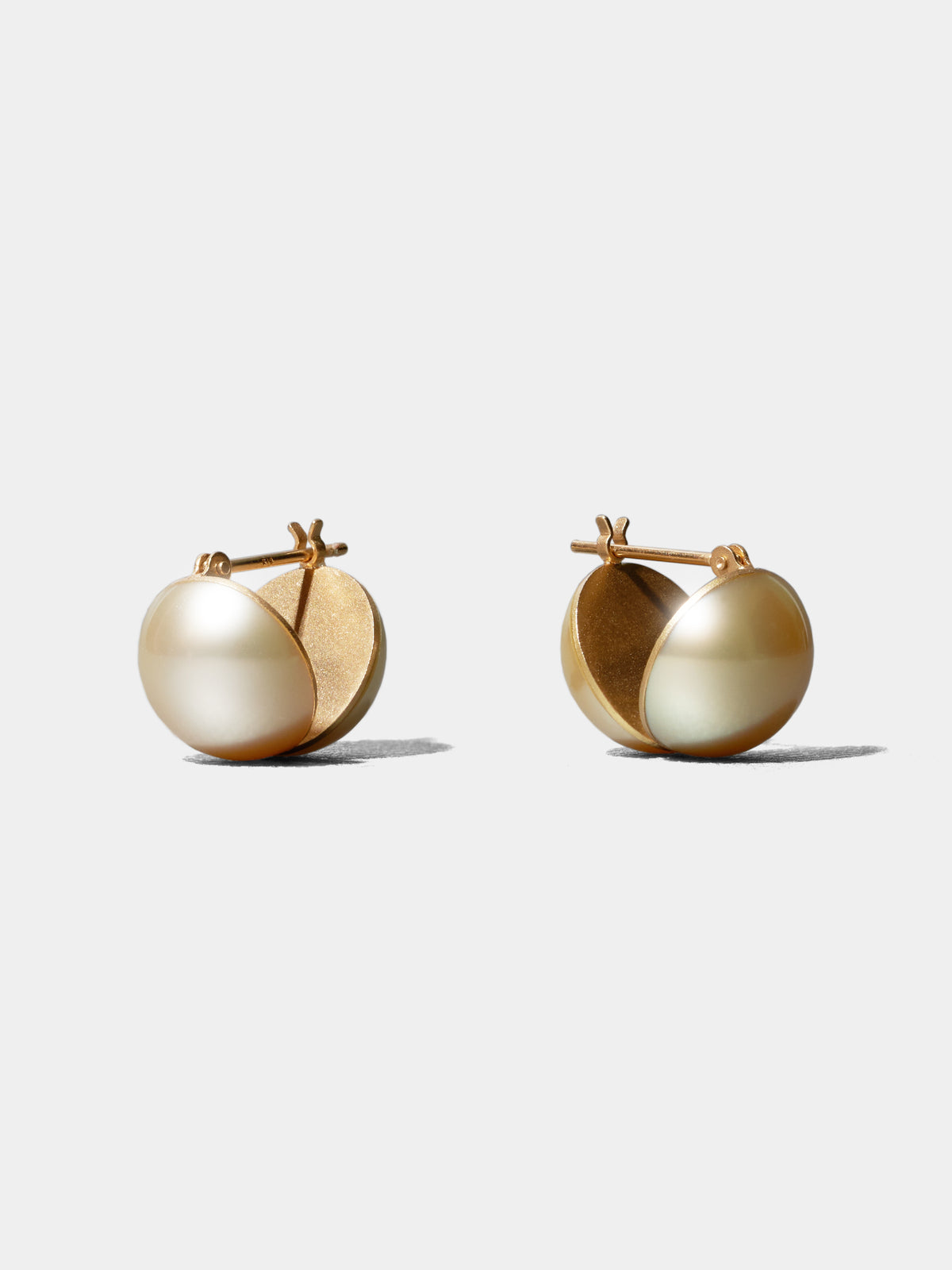 DIVIDE / Pierced Earrings / Separate / South Sea Pearl Gold