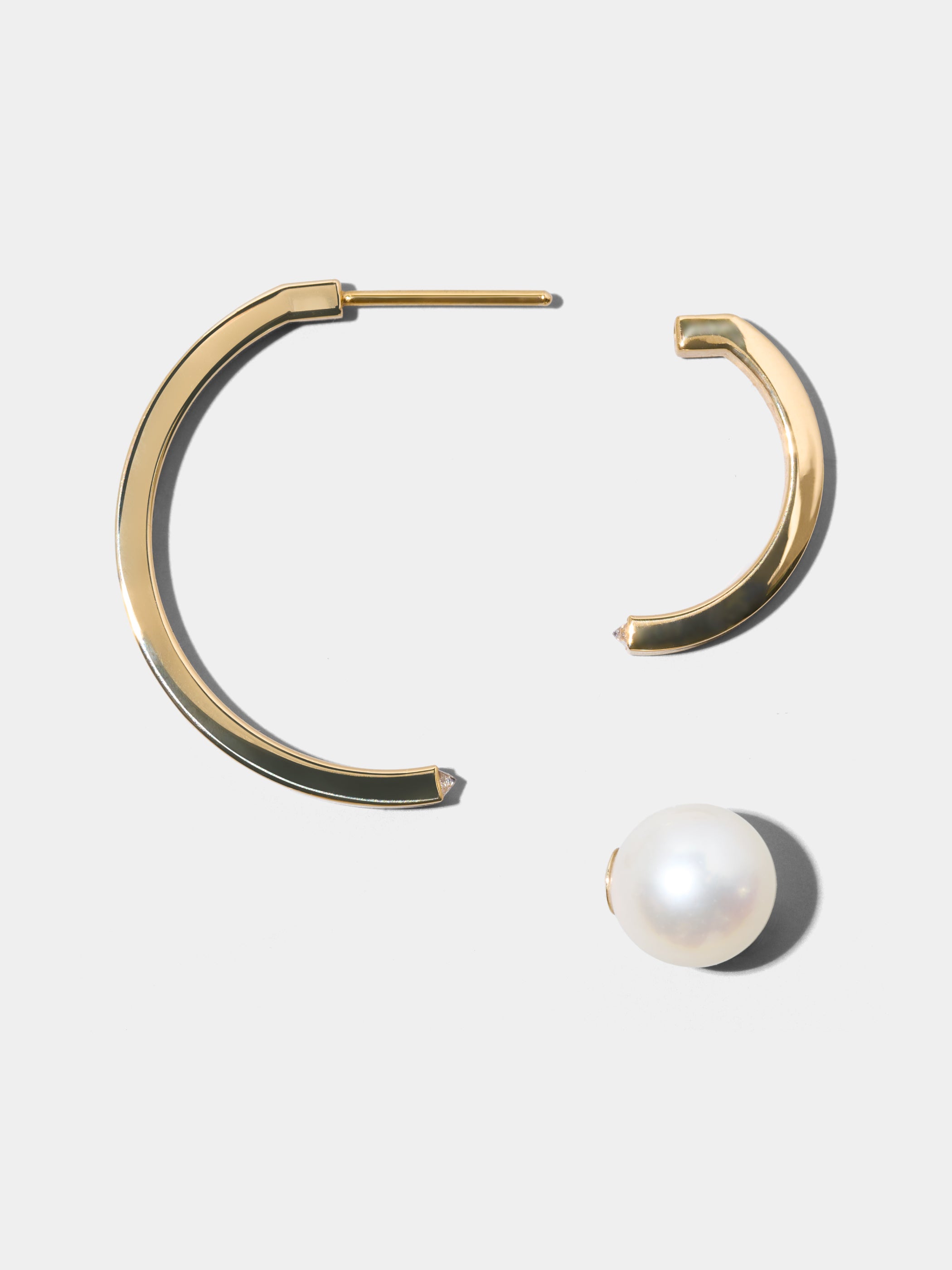 ハーフフープM、ハーフフープSキャッチ、アコヤパールキャッチがセットになっています