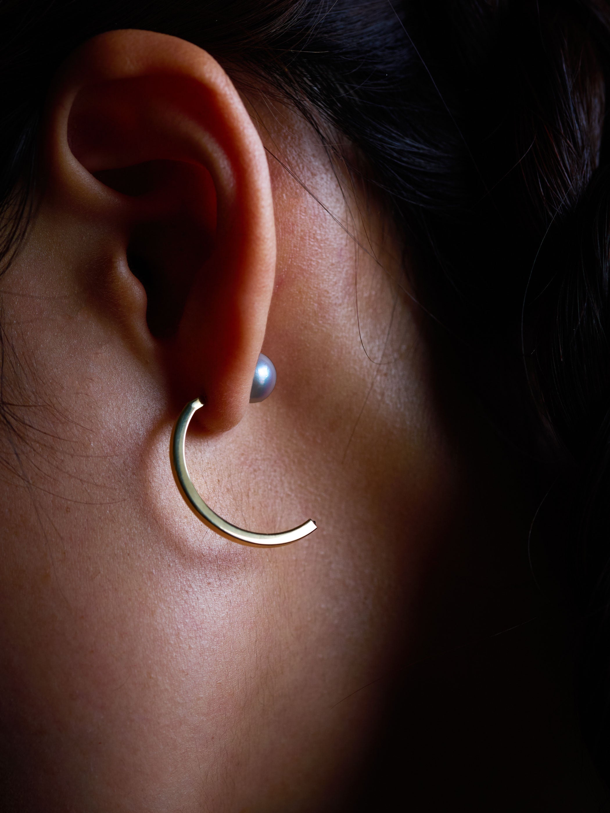 着用イメージです。表にハーフフープM 、裏にパールキャッチの組合せ