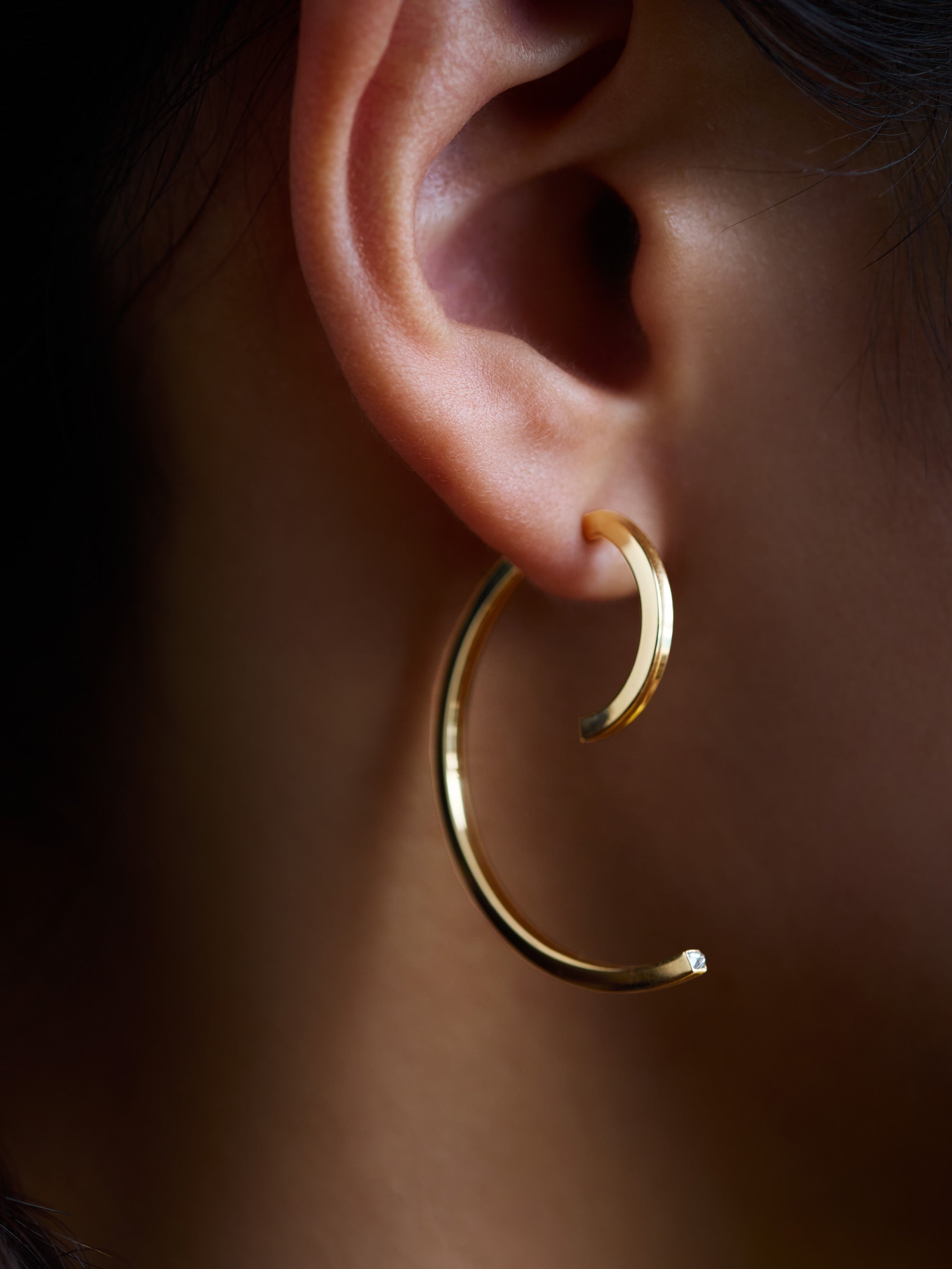 着用イメージです。表にハーフフープS、裏にハーフフープLキャッチの組合せ