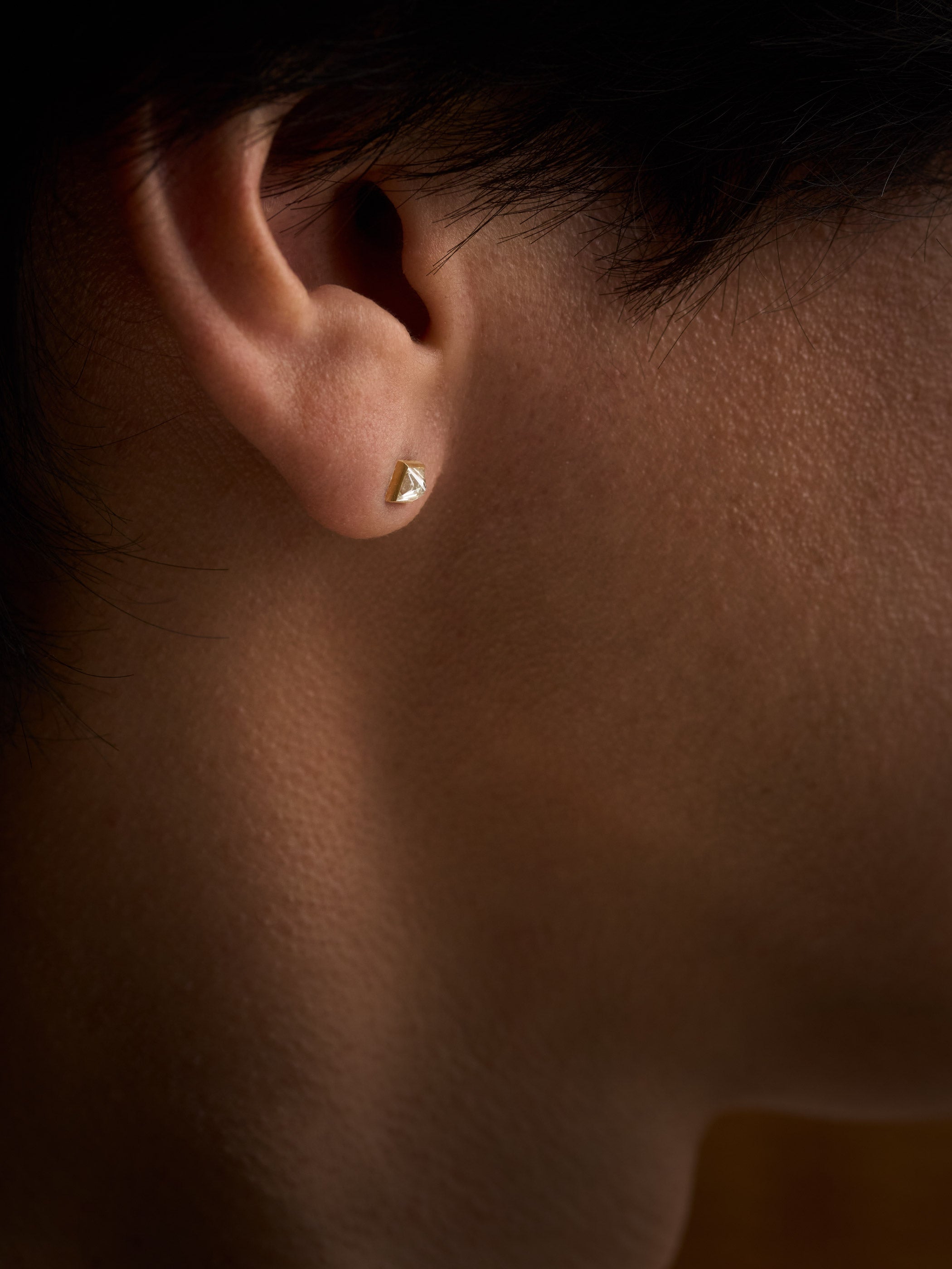 エッジーなフォルムは性別を問わず愉しめます