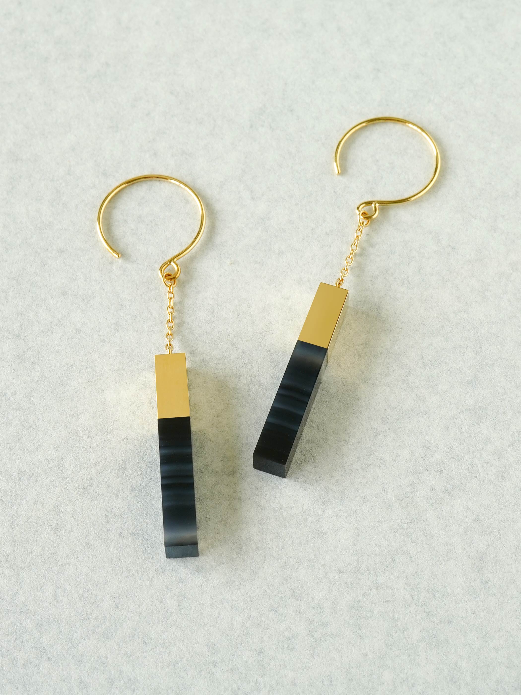 STICK / Pierced Earring / Hook M / Agate（シングル）※左から個体B、個体A
