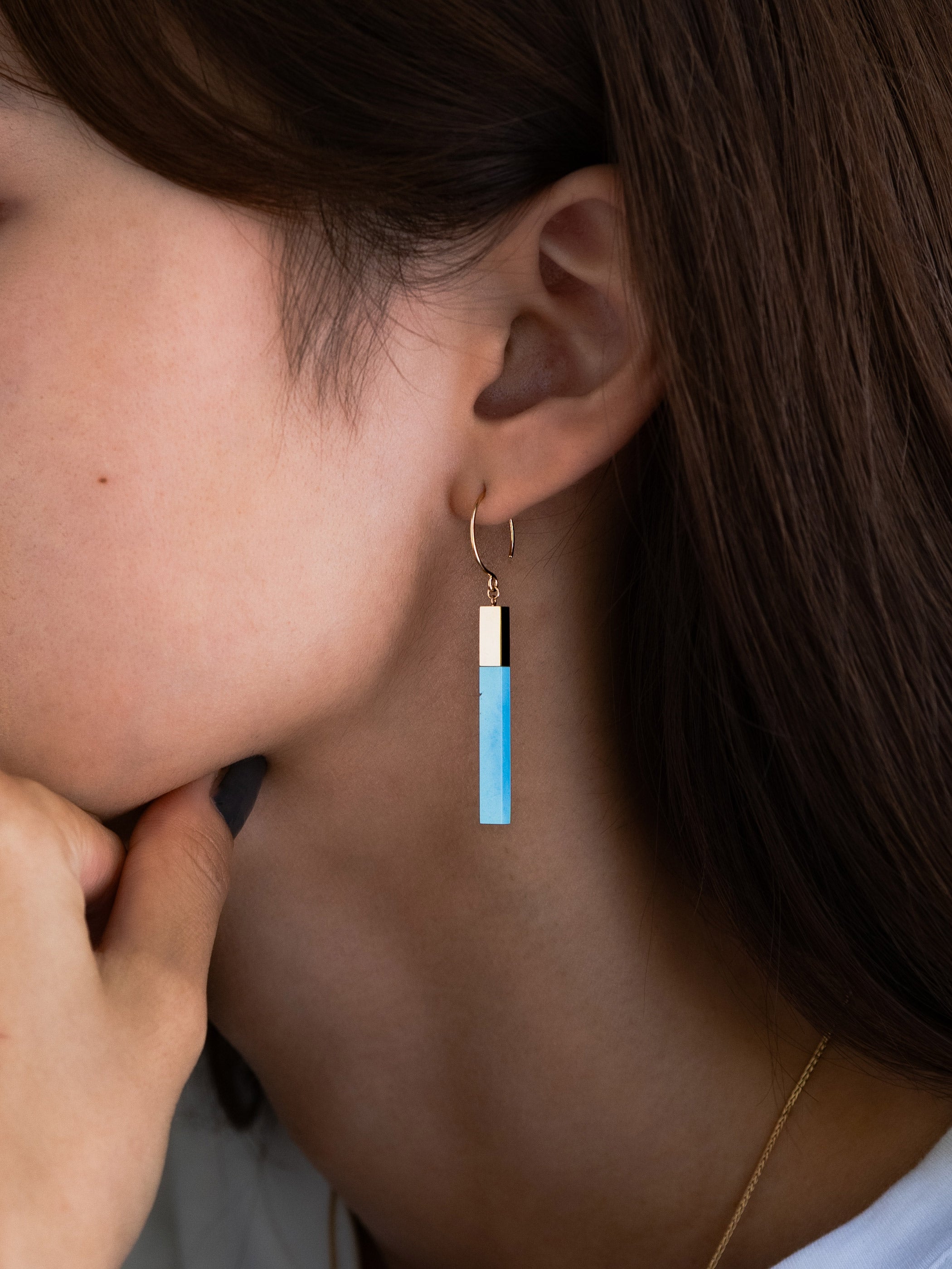 着用イメージです　ミニマルな地金がつくことでリュクスな印象に