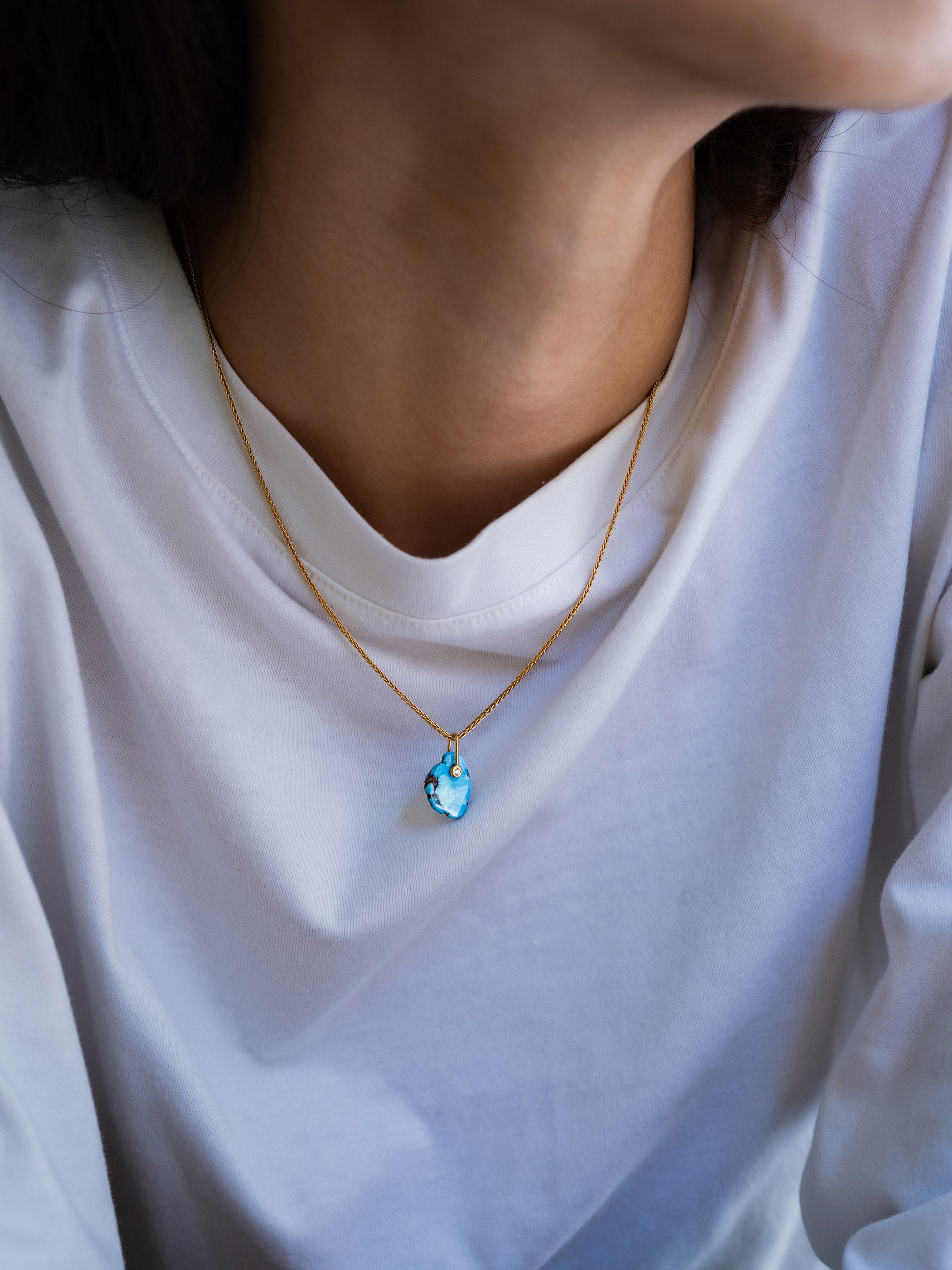 着用イメージです。中心にPUFFダイヤモンドがあることで、エレガンスな雰囲気にアップデートされます