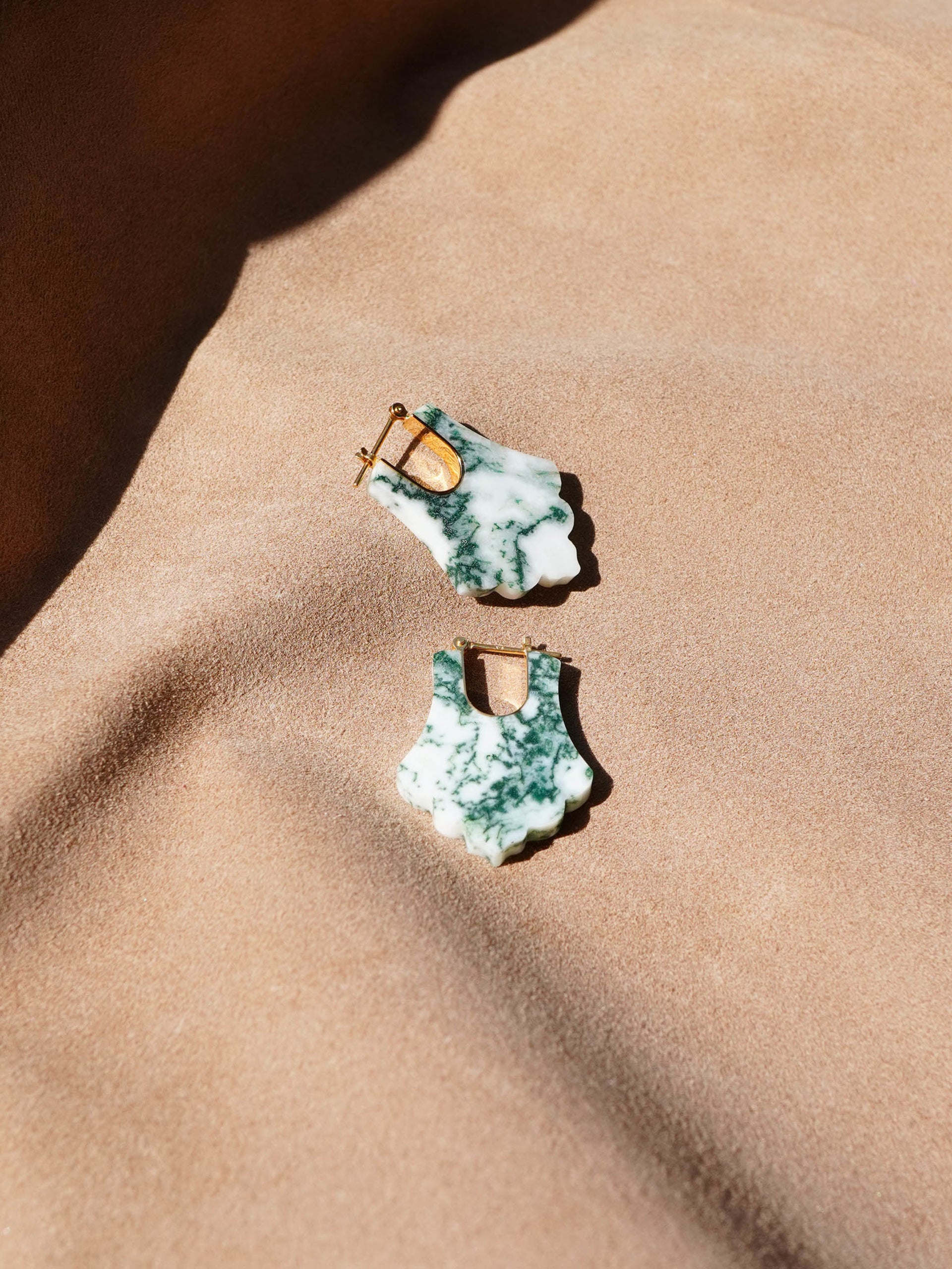 CREST / Pierced Earrings / Acanthus / White Moss Agate